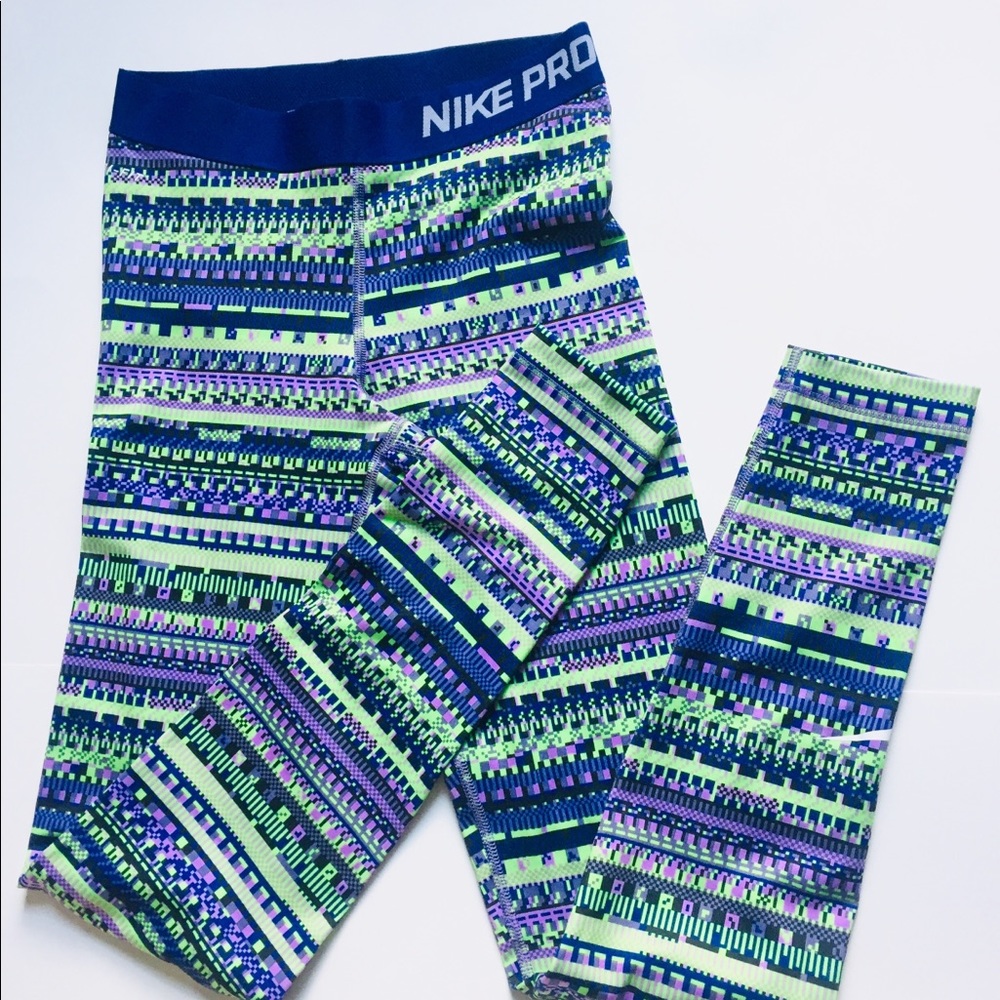 Nike Pro Dri- Fit warm 8 bit women’s leggings